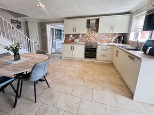 Kitchen- click for photo gallery
